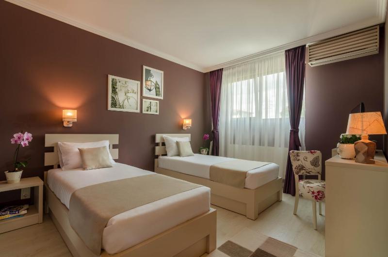 Double or Twin Room image 3