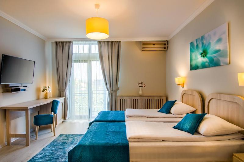 Double or Twin Room with Balcony image 4