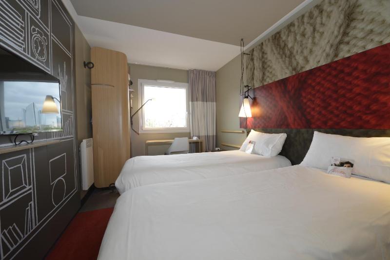 Standard Room with 2 Single Beds image 3