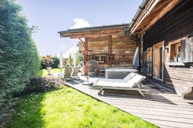 Luxury Stay Comfortable Chalet with Jacuzzi - image 8