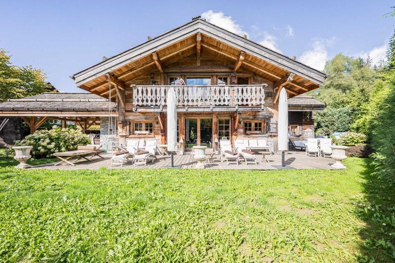 Luxury Stay Comfortable Chalet with Jacuzzi - image 14