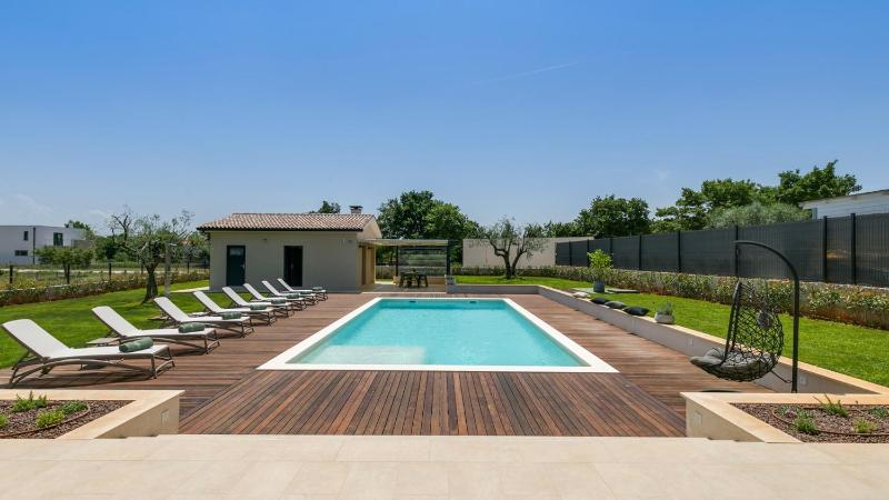 Modern villa Amoroso with pool in Porec - image 33