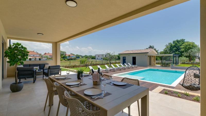 Modern villa Amoroso with pool in Porec - image 7