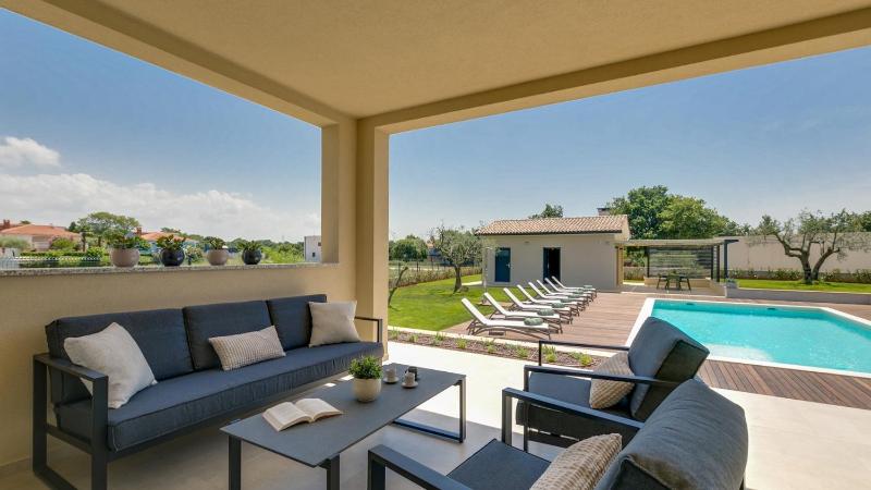 Modern villa Amoroso with pool in Porec - image 3