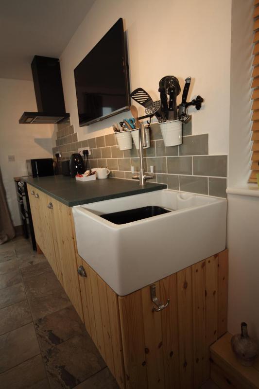 Lynton Lodge Studios - image 12