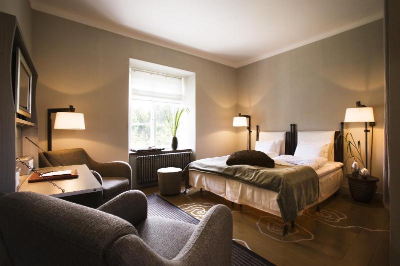 Superior Twin Room image 4