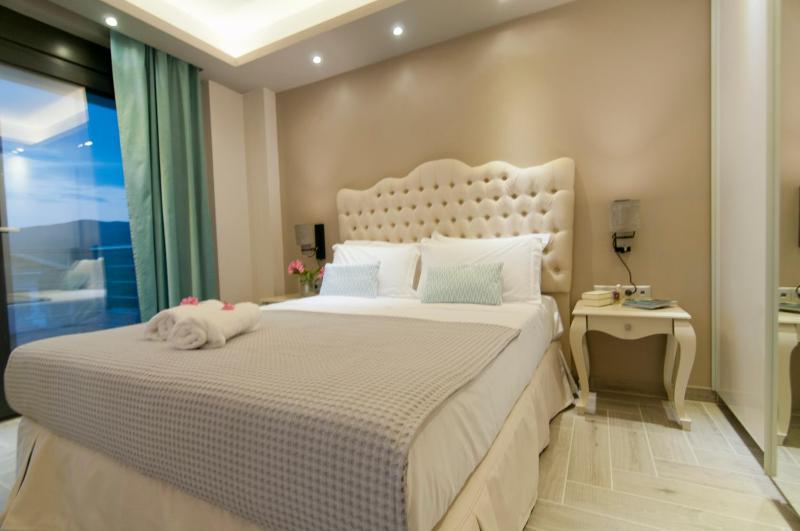 Luxury One-Bedroom Apartment (4 Adults) image 2