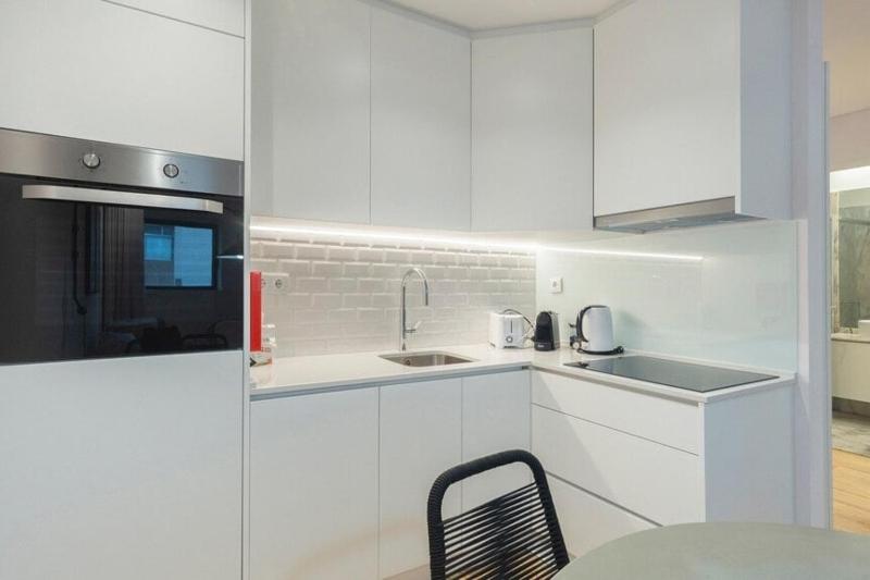 Stylish Flat w/Balcony | In Central Porto - image 6