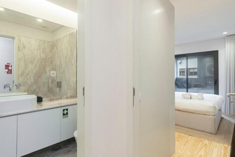 Stylish Flat w/Balcony | In Central Porto - image 4