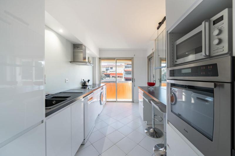 2 pièces à deux pas du centre ville de Cannes - image 9
