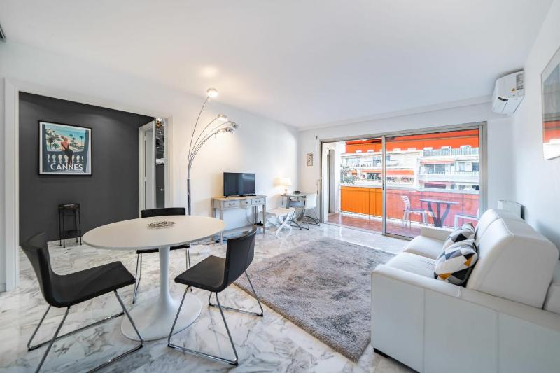 2 pièces à deux pas du centre ville de Cannes - image 11