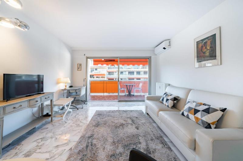 2 pièces à deux pas du centre ville de Cannes - image 7