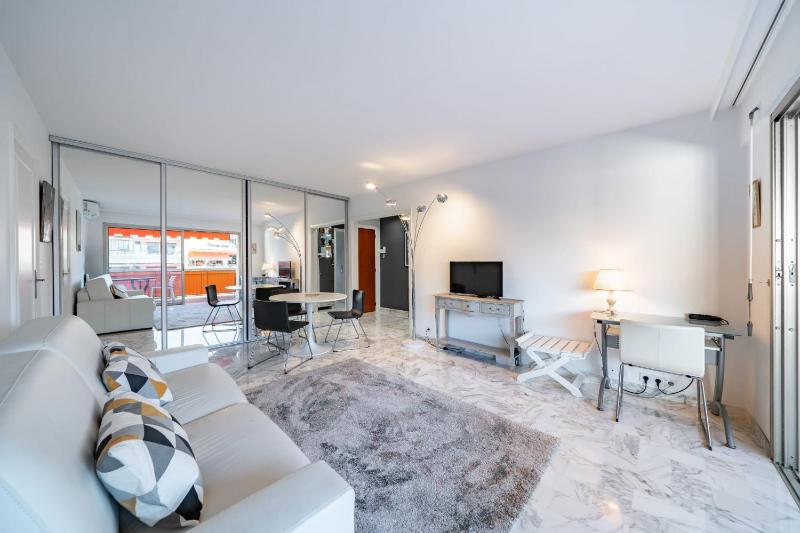 2 pièces à deux pas du centre ville de Cannes - image 6
