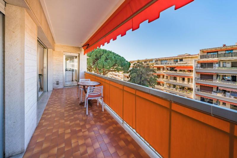 2 pièces à deux pas du centre ville de Cannes - image 15