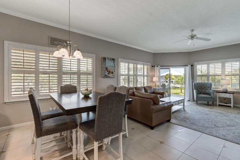 Stunning 3BR Condo with Wraparound Porch - Ocean Park - image 13