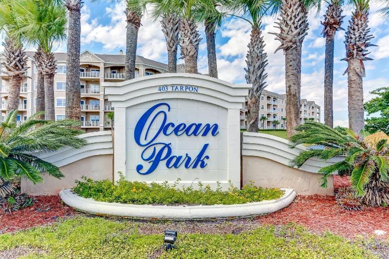 Stunning 3BR Condo with Wraparound Porch - Ocean Park - image 3