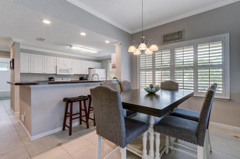 Stunning 3BR Condo with Wraparound Porch - Ocean Park - image 15