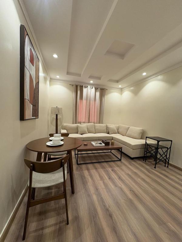 Elegant 2-Bedroom Apartment in Batha Quraish - image 1