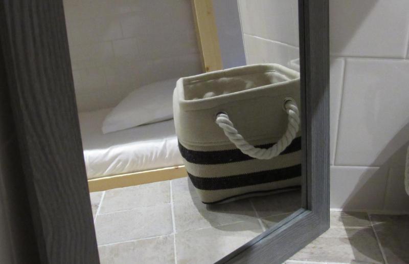 Single Room with Shared Bathroom image 4