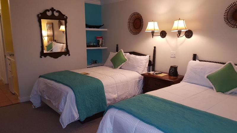 Standard Double Room with Two Double Beds image 2