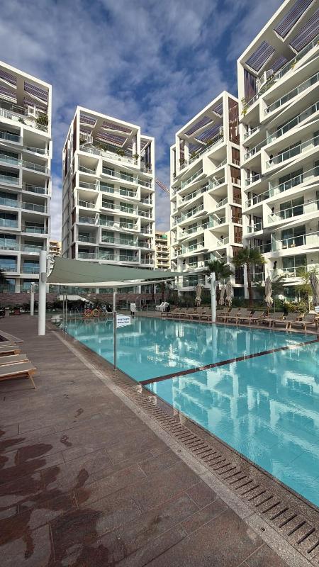 Luxury garden suite with pool view - image 1