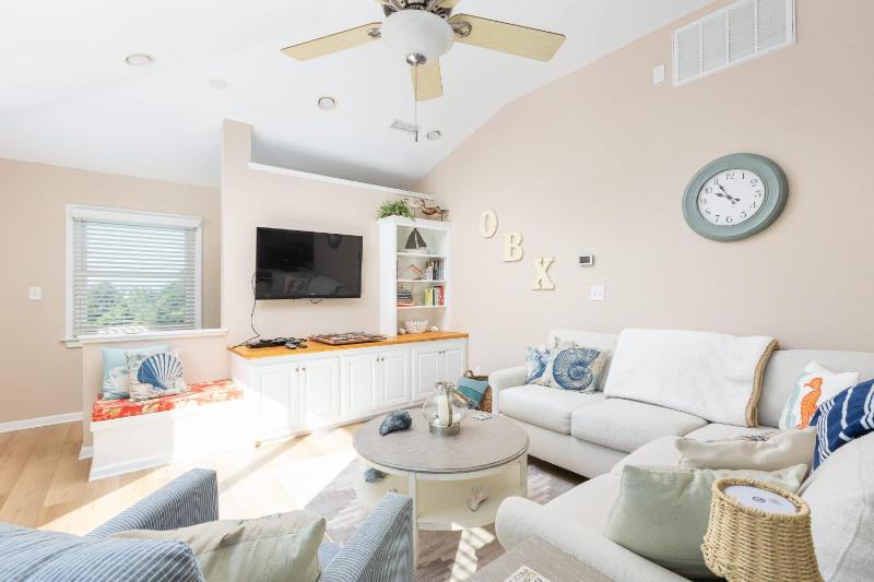 Corolla Getaway with Private Pool 5 mins to Beach - image 33
