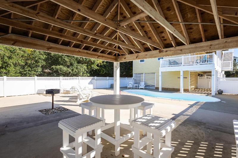 Corolla Getaway with Private Pool 5 mins to Beach - image 37
