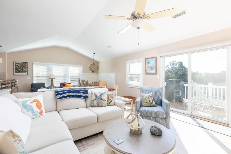 Corolla Getaway with Private Pool 5 mins to Beach - image 22