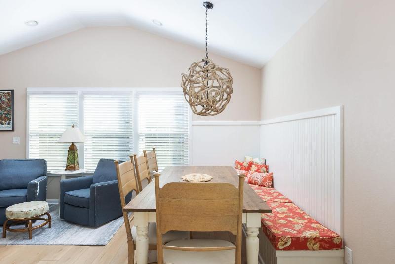 Corolla Getaway with Private Pool 5 mins to Beach - image 9