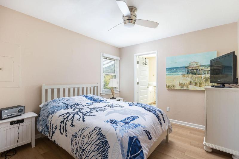Corolla Getaway with Private Pool 5 mins to Beach - image 6