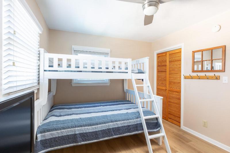Corolla Getaway with Private Pool 5 mins to Beach - image 43
