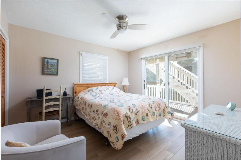 Corolla Getaway with Private Pool 5 mins to Beach - image 10
