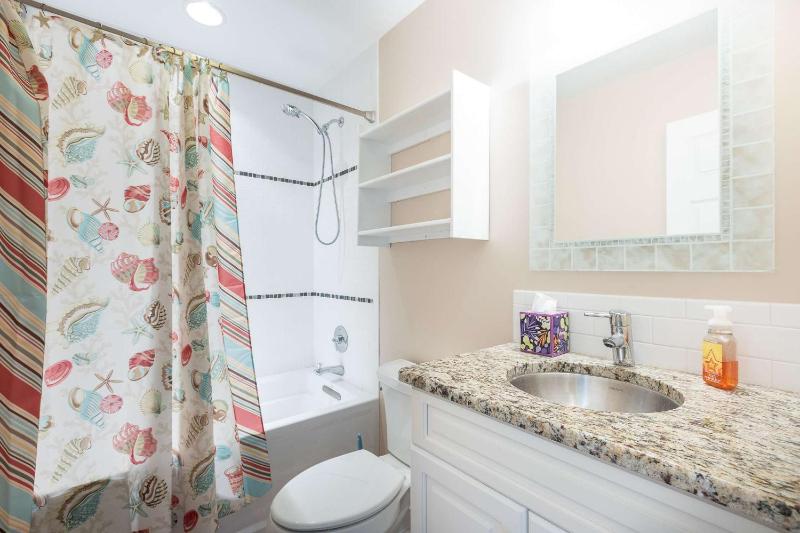 Corolla Getaway with Private Pool 5 mins to Beach - image 34