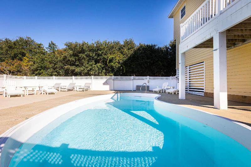 Corolla Getaway with Private Pool 5 mins to Beach - image 19