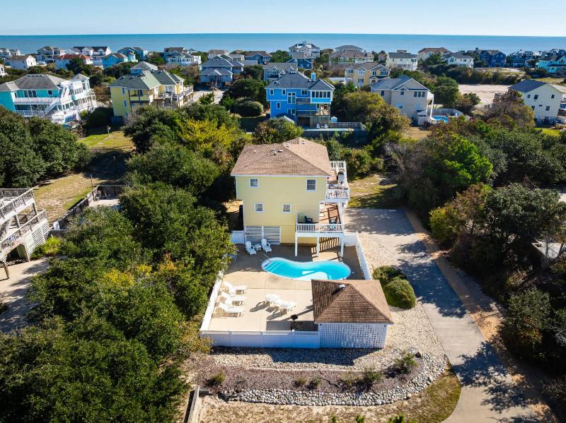 Corolla Getaway with Private Pool 5 mins to Beach - image 36