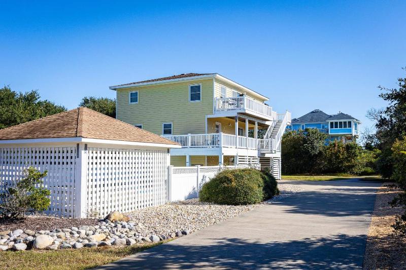 Corolla Getaway with Private Pool 5 mins to Beach - image 7