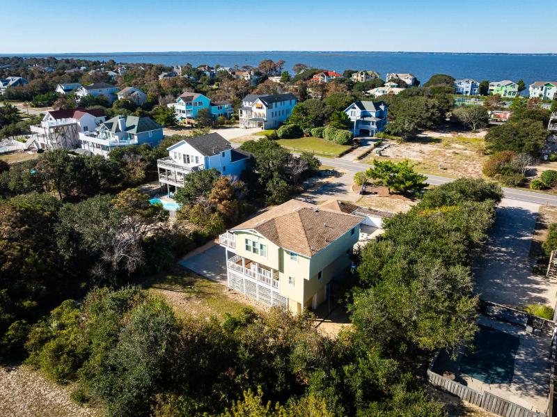 Corolla Getaway with Private Pool 5 mins to Beach - image 29