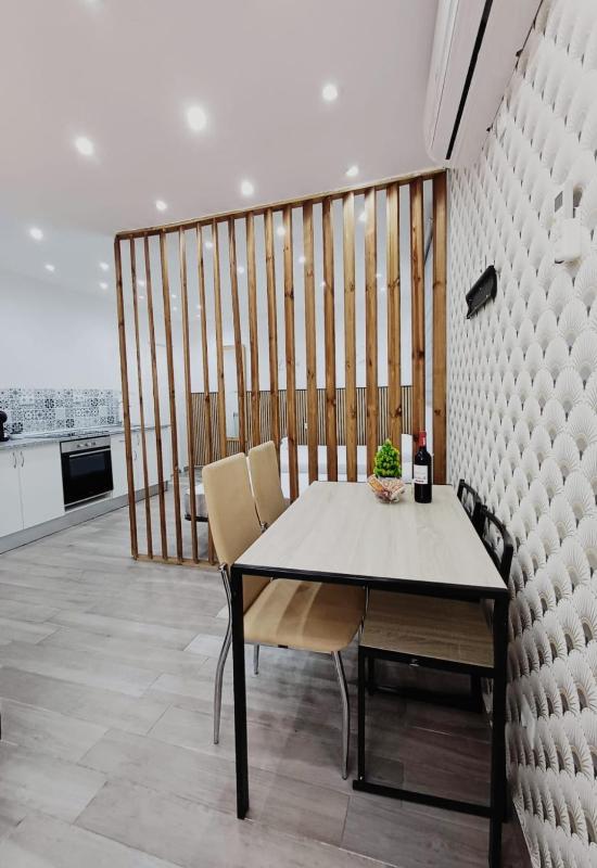 Cozy Urban Escape Patio WiFi A.C. 6 Pax - image 12