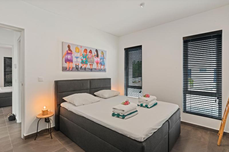 Villa Vredenberg - Modern Private Villa with Pool in Gated Resort - image 41