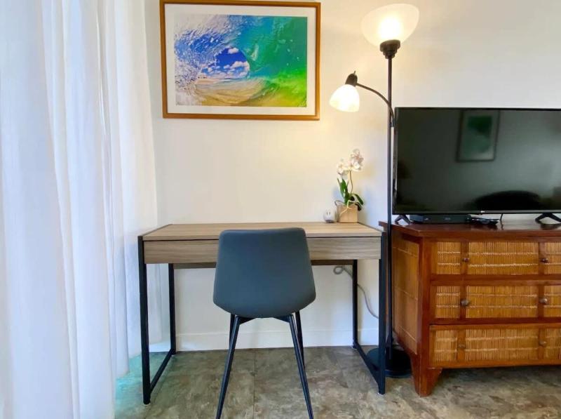 Marbella Lane - Breezy Studio at Diamond Head Beach Hotel - image 5