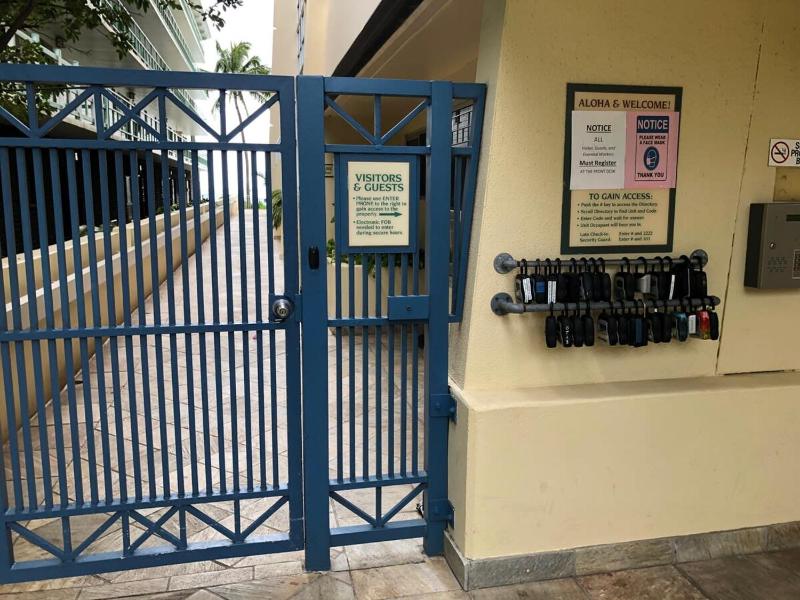 Marbella Lane - Breezy Studio at Diamond Head Beach Hotel - image 15