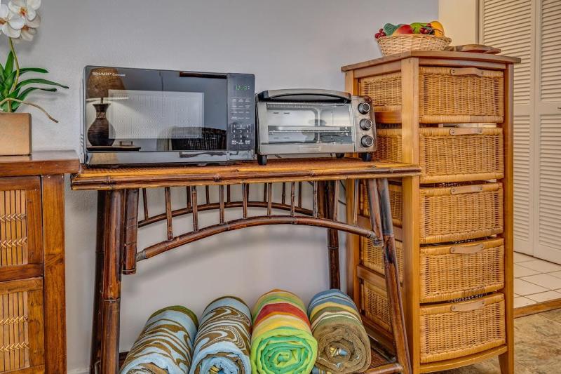 Marbella Lane - Breezy Studio at Diamond Head Beach Hotel - image 2