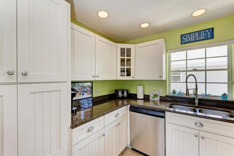 AMI Retreat - 746 Jacaranda - image 10
