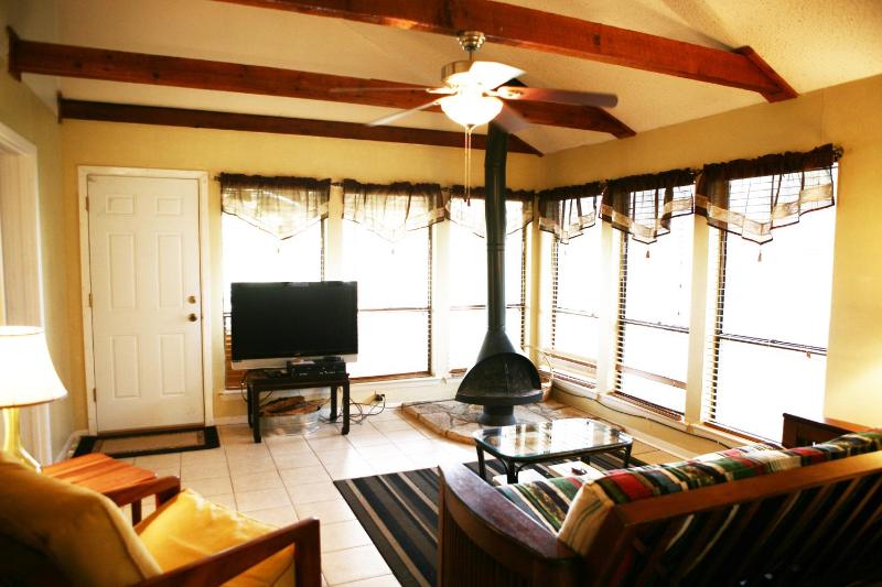 One-Bedroom House image 2