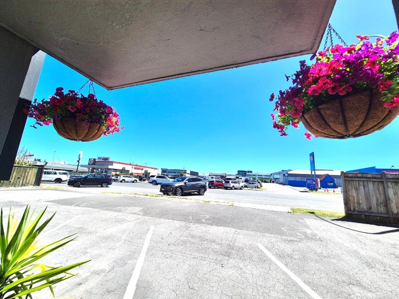 Absolute Lake View Motel - image 42