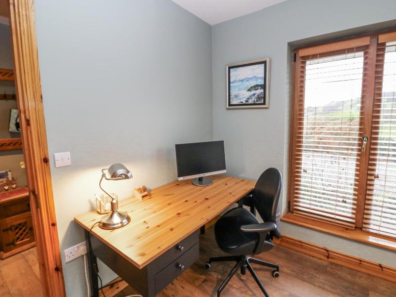 Lough Cluhir Cottage - image 8