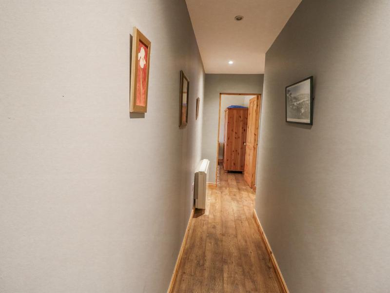 Lough Cluhir Cottage - image 2