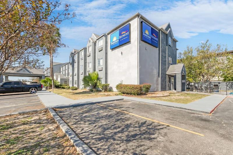 Days Inn by Wyndham San Antonio Downtown - image 4