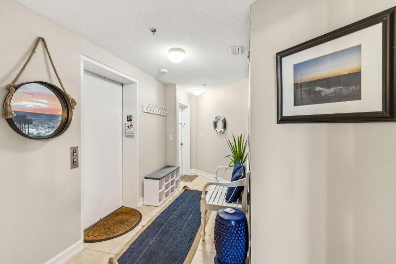 Luxury Private Beachfront Condo with Parking Garage & Stunning Views - image 17