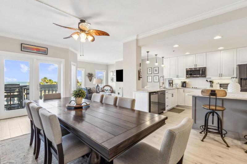 Luxury Private Beachfront Condo with Parking Garage & Stunning Views - image 48